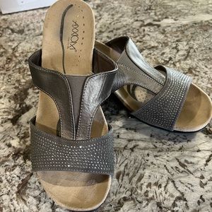 Axxiom Pewter Sparkle 8M Shoes